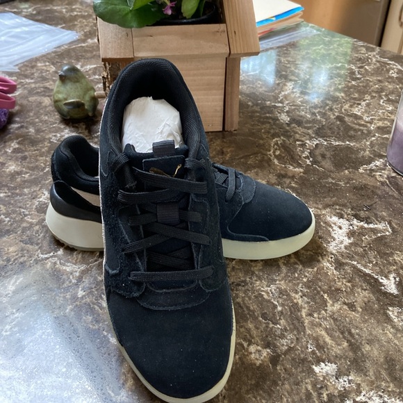 Puma new sneakers black suede womens sz 7.5 - Picture 2 of 7